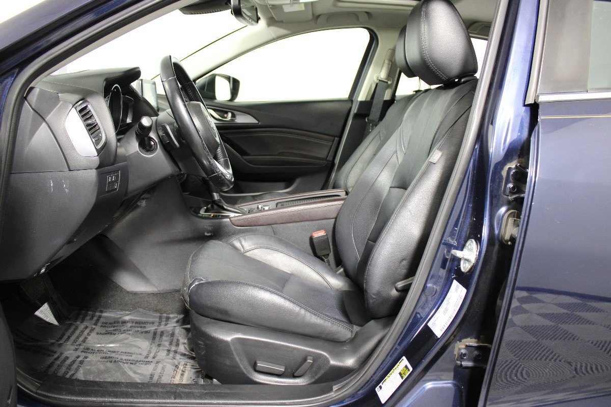 Used 2018 MAZDA MAZDA3 Grand Touring w/ Premium Equipment Package FWD image 38