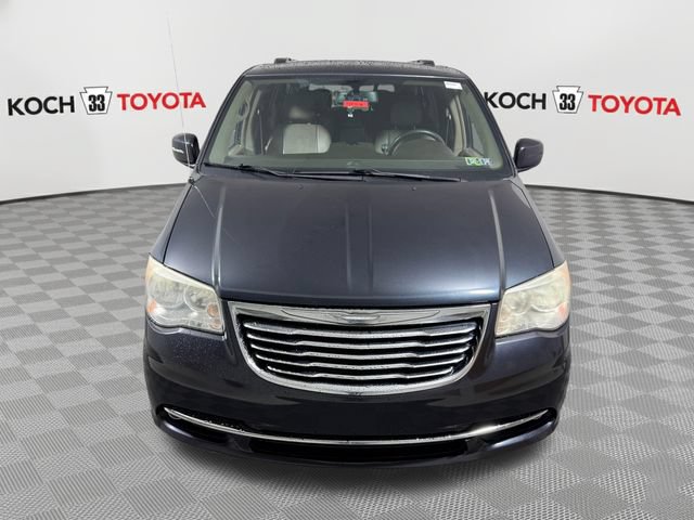 Used 2014 Chrysler Town & Country Touring FWD image 2