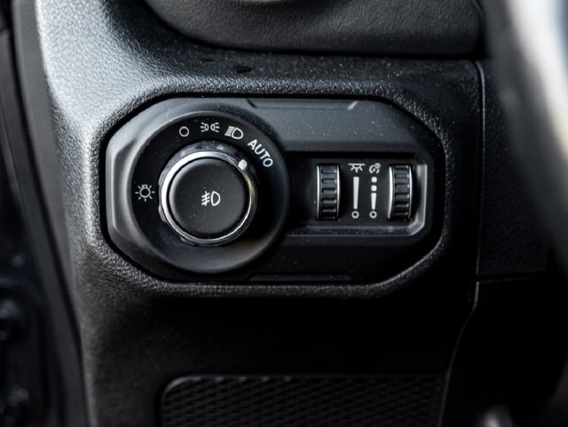 Used 2021 Jeep Wrangler Unlimited Sahara AWD/4WD image 17