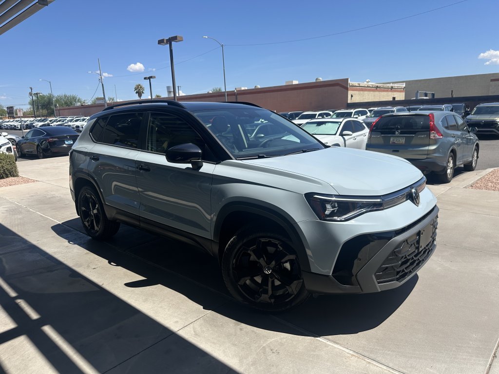 Used 2025 Volkswagen Taos SE AWD/4WD image 5