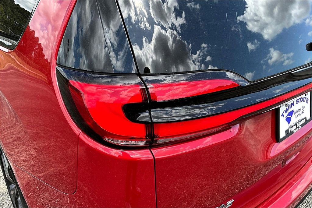 Used 2025 Chrysler Pacifica Limited image 25