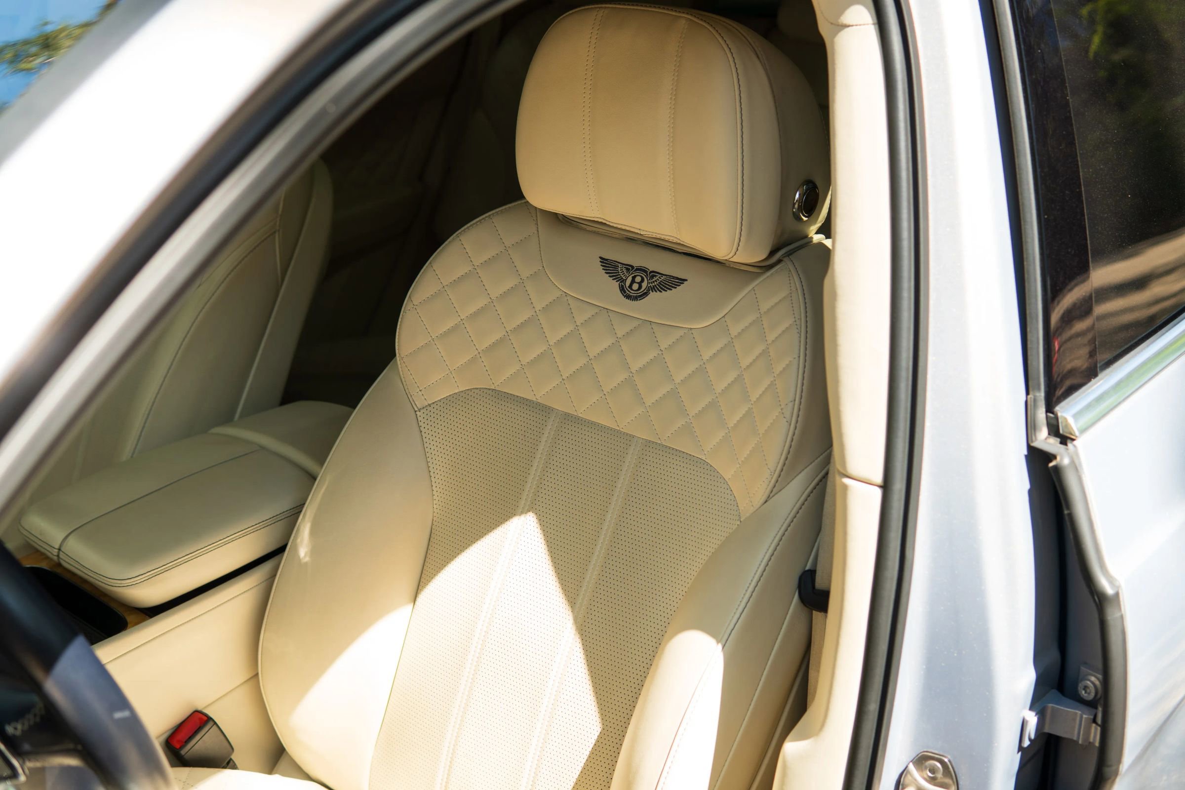 Used 2017 Bentley Bentayga image 20