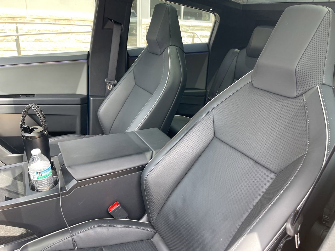 Used 2025 Tesla Cybertruck AWD Crew Cab image 5