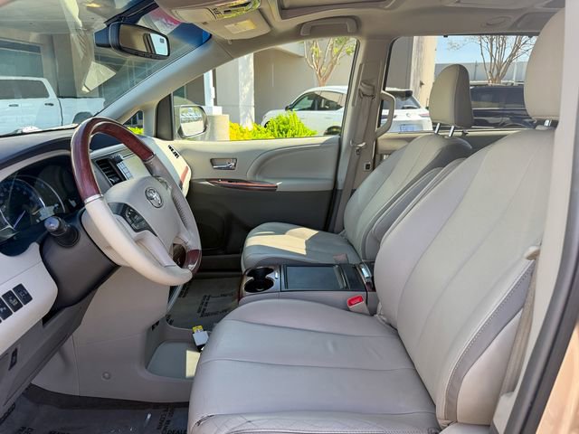 Used 2014 Toyota Sienna Limited w/ Limited Premium Package image 13
