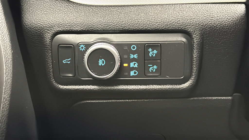 Used 2021 Ford Explorer XLT w/ Equipment Group 202A AWD/4WD image 30
