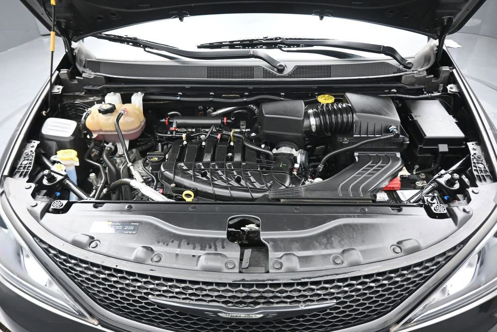 Used 2019 Chrysler Pacifica Touring-L w/ S Appearance Package FWD image 64