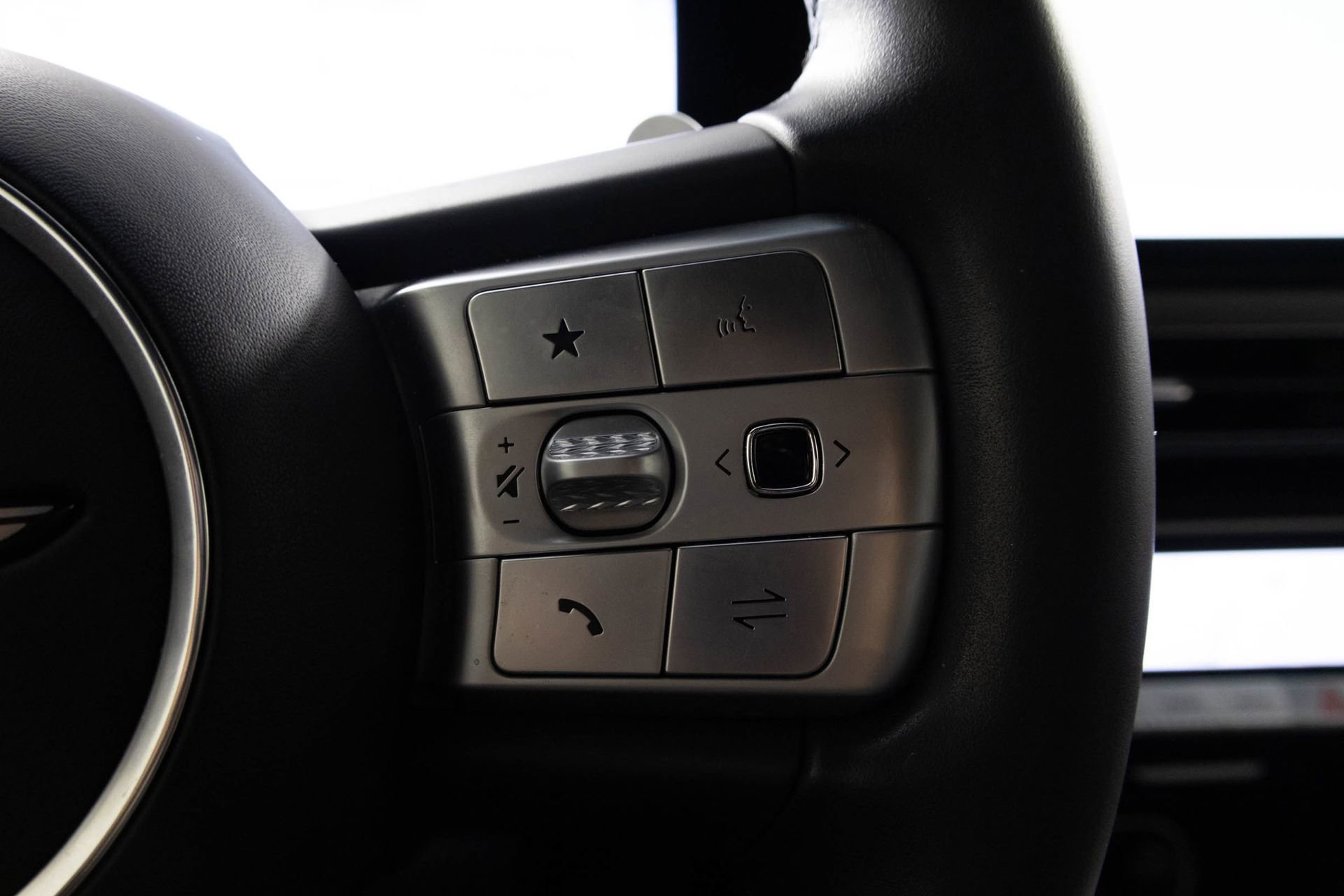 Used 2023 Genesis GV60 Advanced AWD/4WD image 28