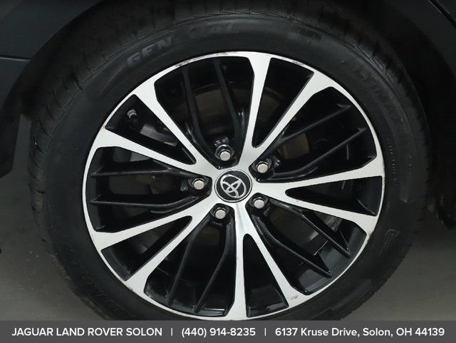Used 2018 Toyota Camry SE w/ Moonroof Package FWD image 39