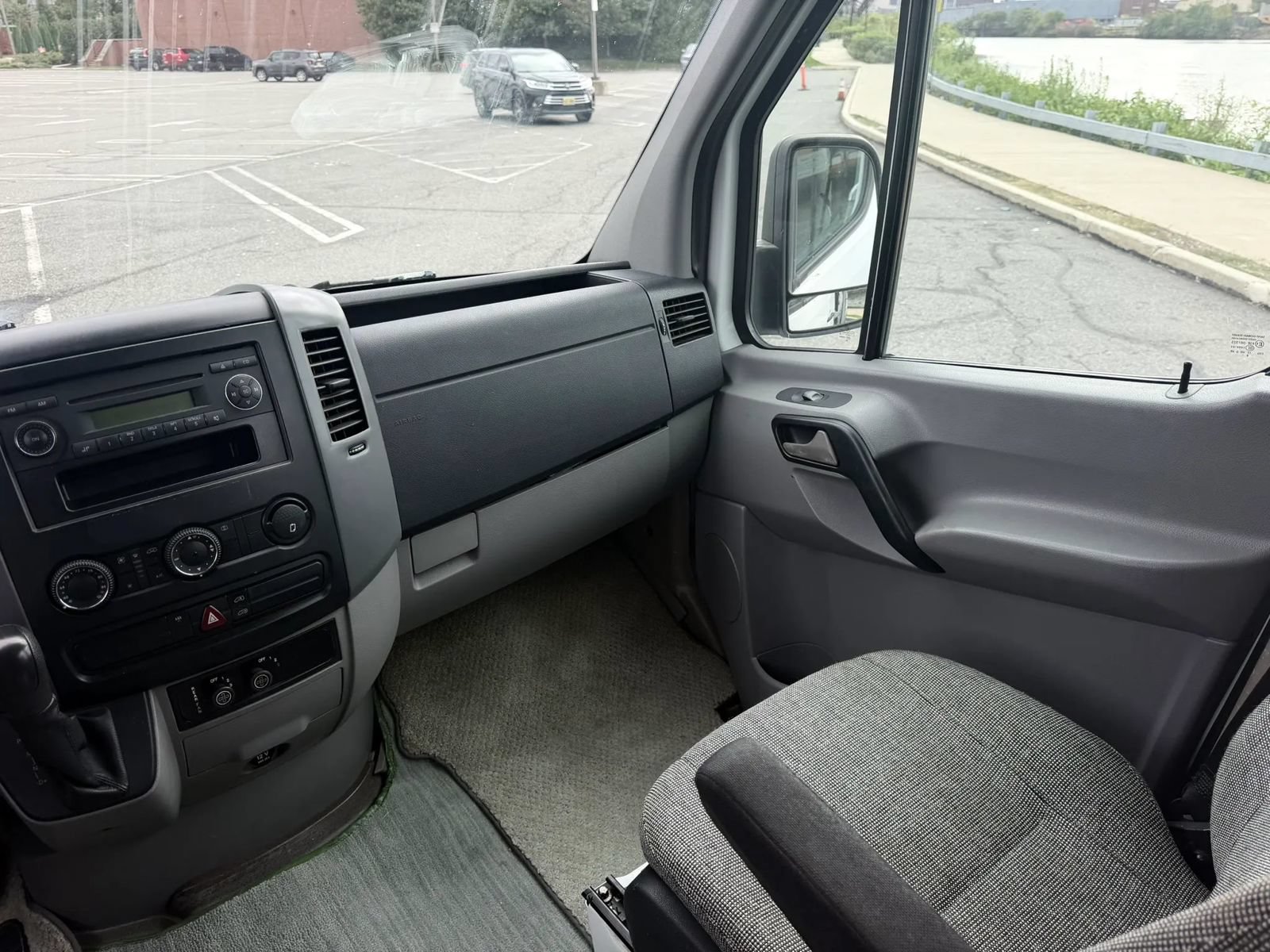 Used 2010 Mercedes-Benz Sprinter 2500 image 20