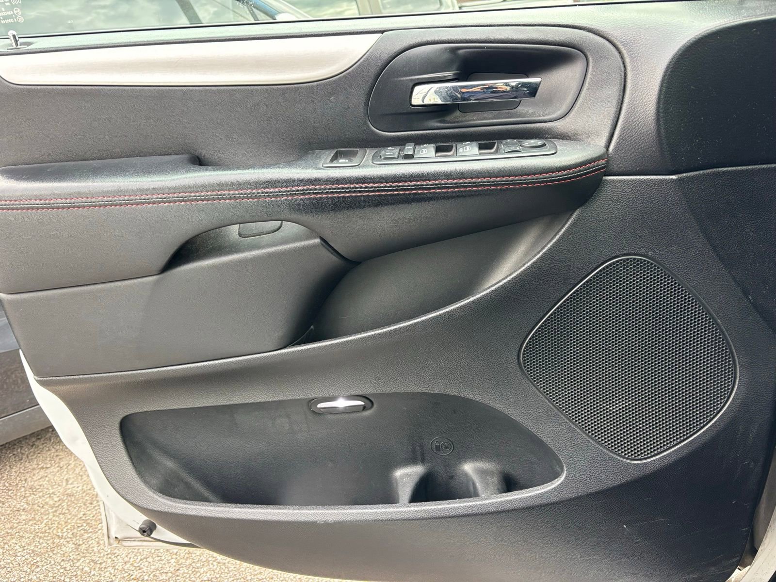 Used 2014 Dodge Grand Caravan R/T FWD image 10
