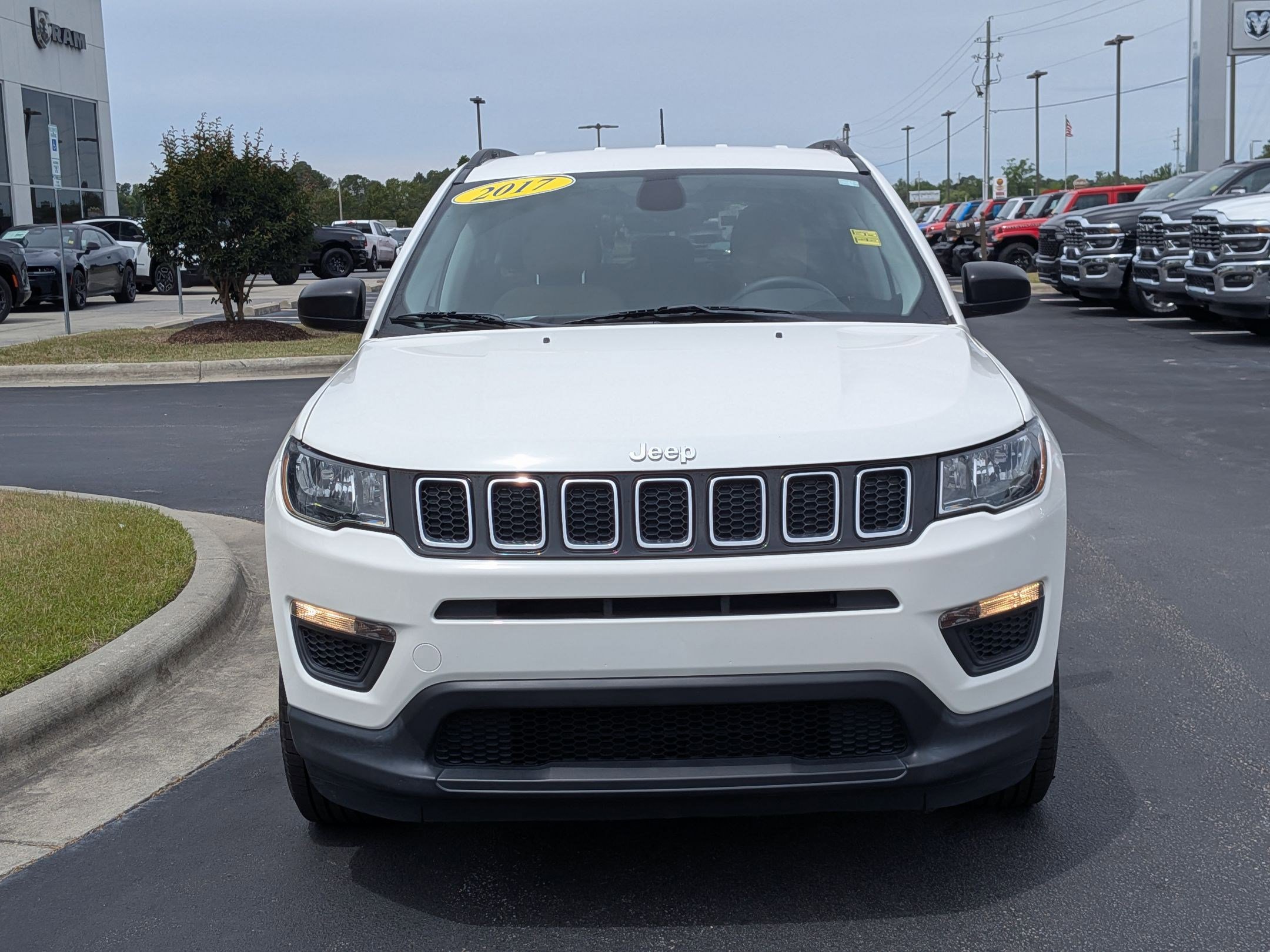 Used 2017 Jeep Compass Sport w/ Cold Weather Group AWD/4WD image 2