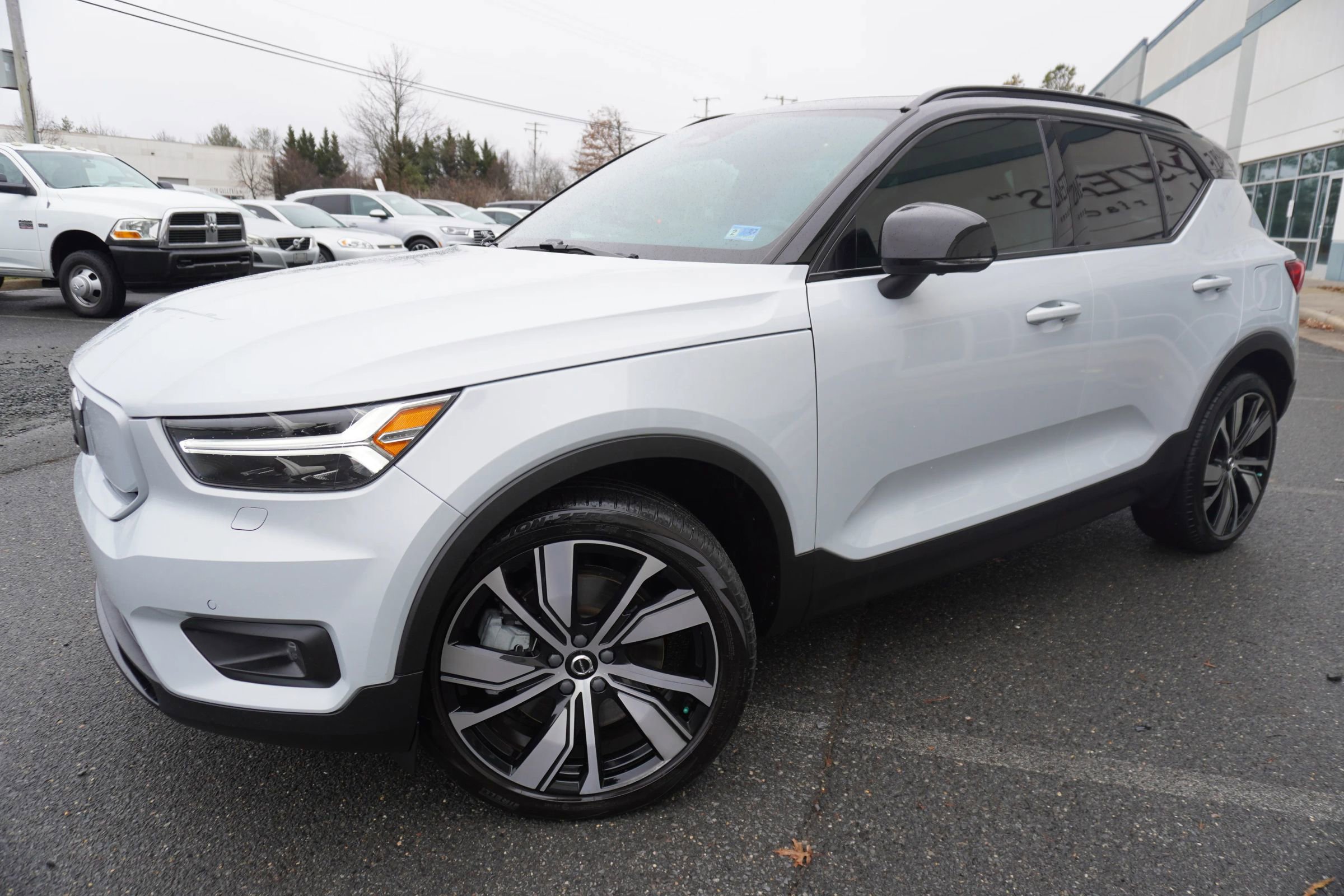 Used 2021 Volvo XC40 P8 Recharge w/ Advanced Package image 3