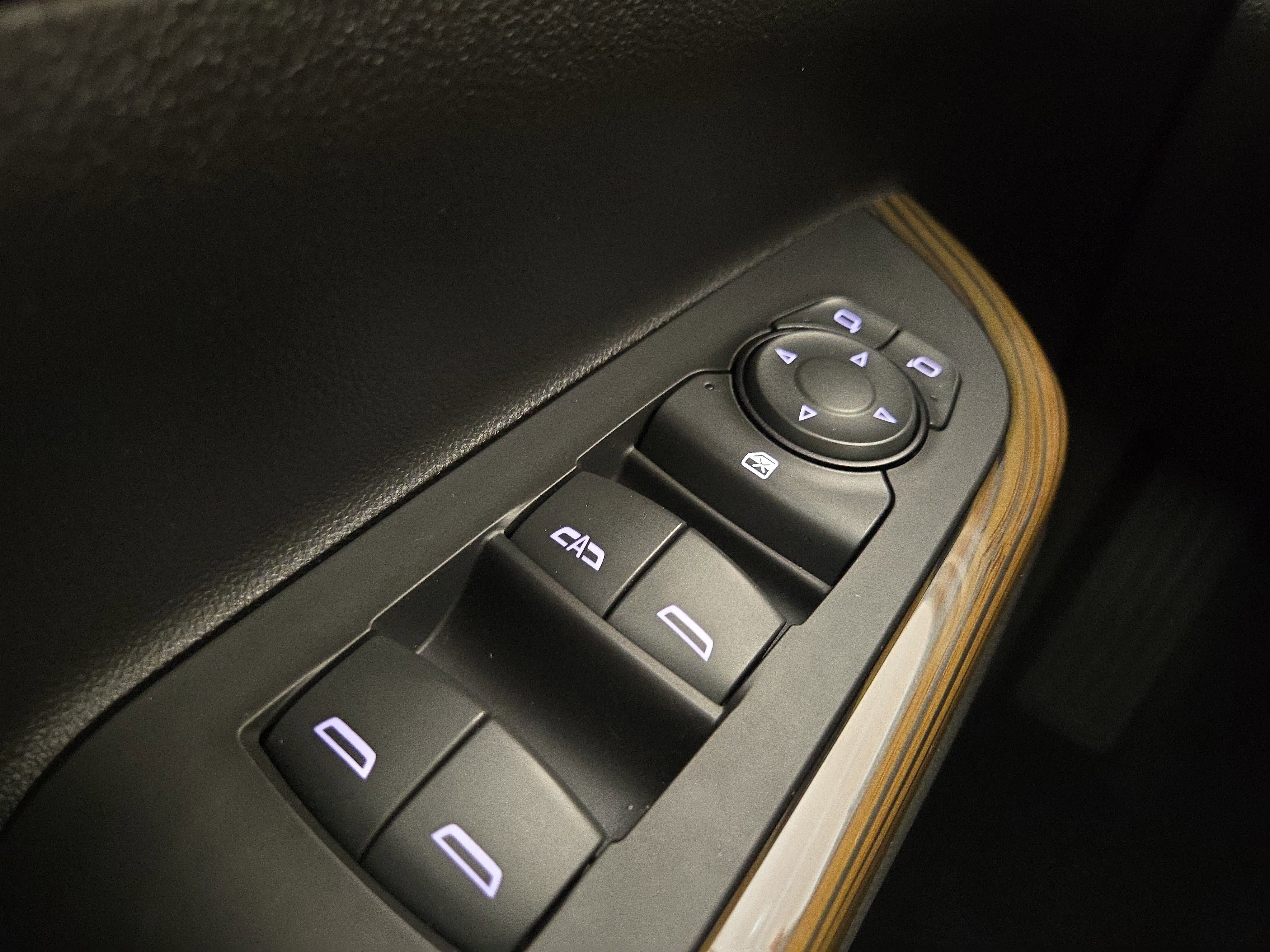 Certified 2023 GMC Acadia SLE image 31