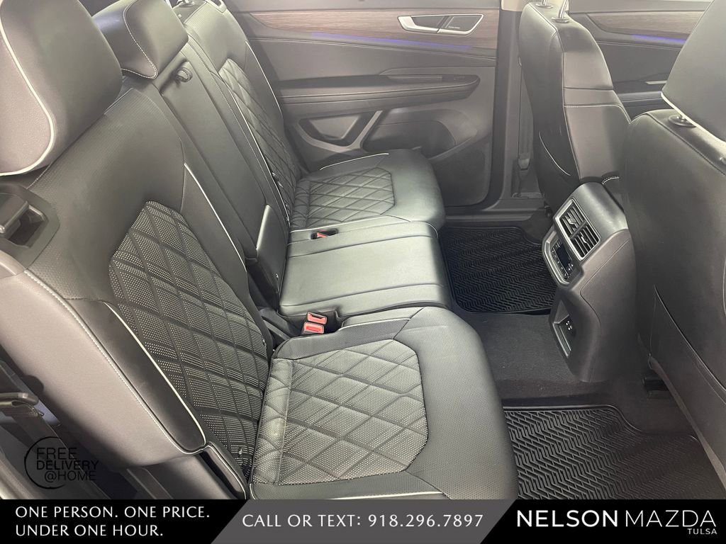 Used 2024 Volkswagen Atlas SEL Premium R-Line image 44