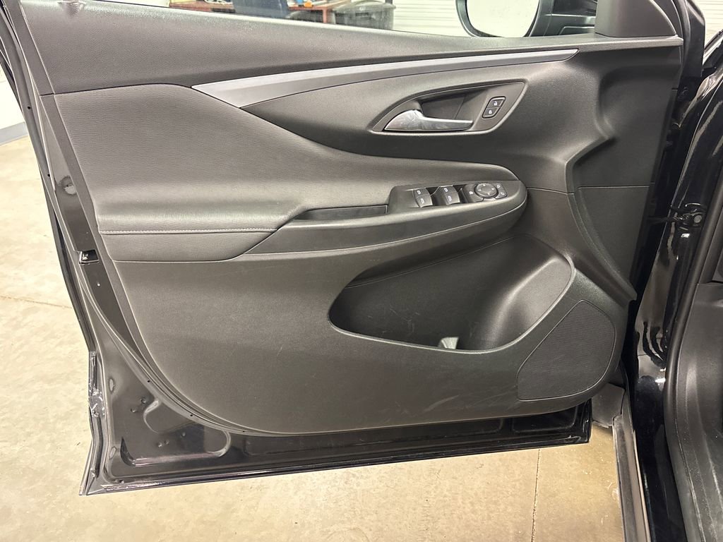 Used 2025 Buick Envista Preferred FWD image 21