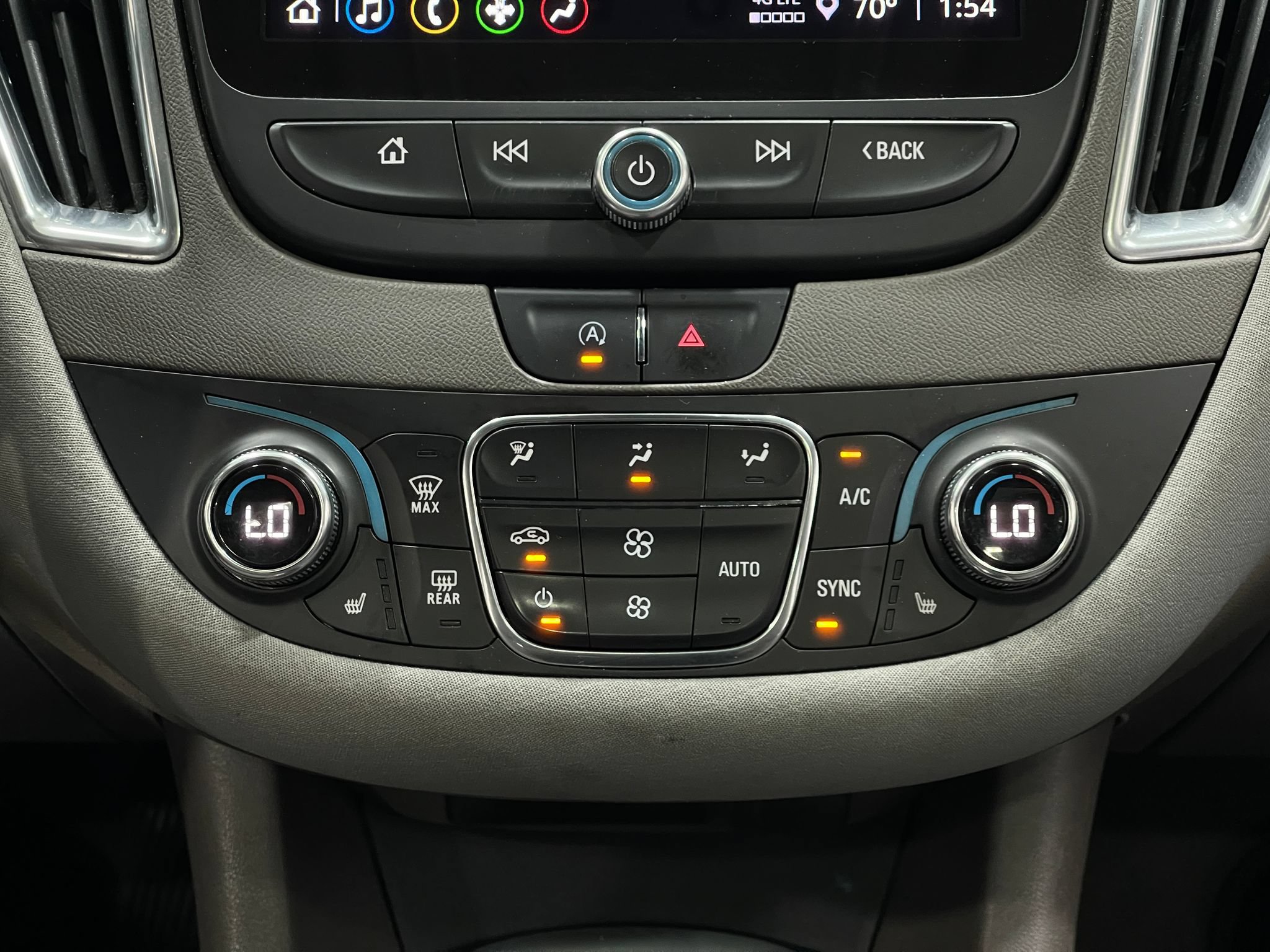Used 2021 Chevrolet Malibu LT FWD image 23