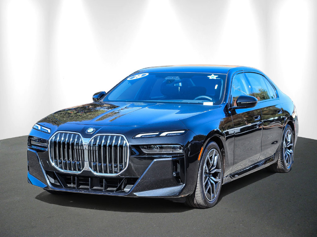 Certified 2026 BMW 740i RWD image 3