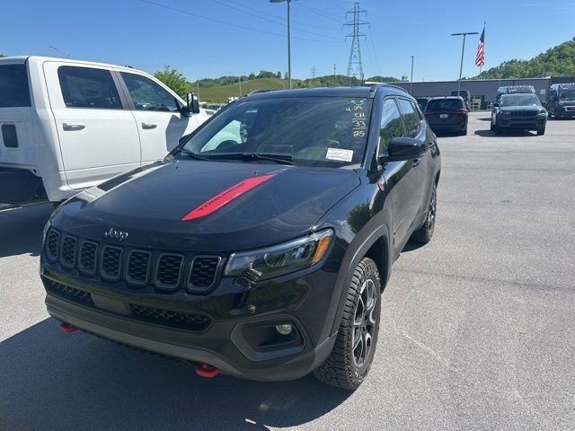 Used 2025 Jeep Compass Trailhawk w/ Trailer Tow Group AWD/4WD image 5