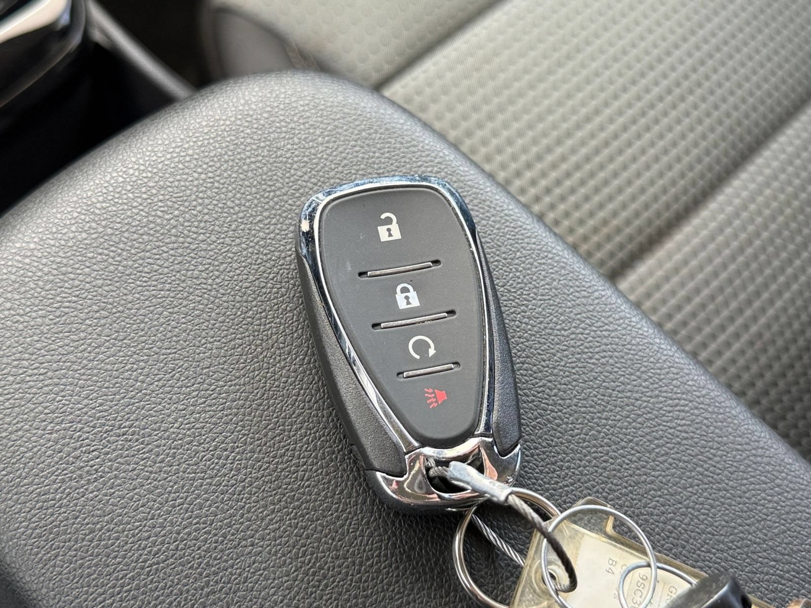 Used 2025 Chevrolet Trax LT FWD image 21
