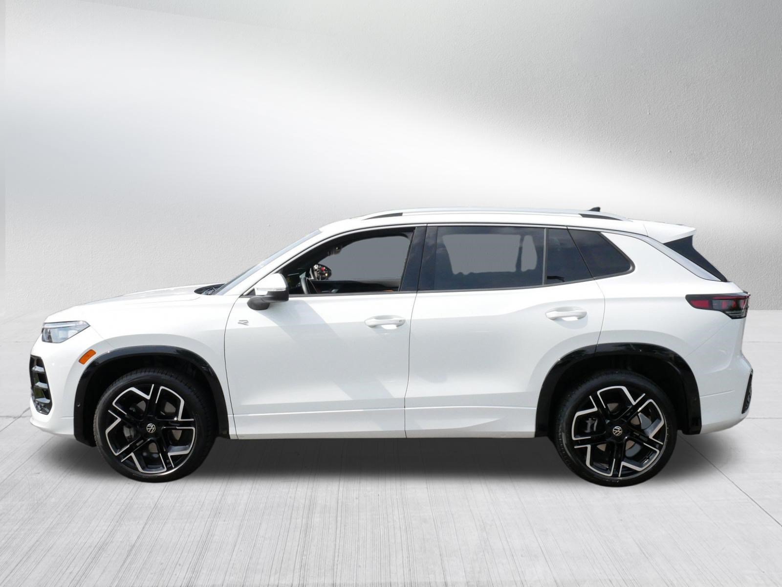 Certified 2026 Volkswagen Tiguan SEL R-Line AWD/4WD image 4