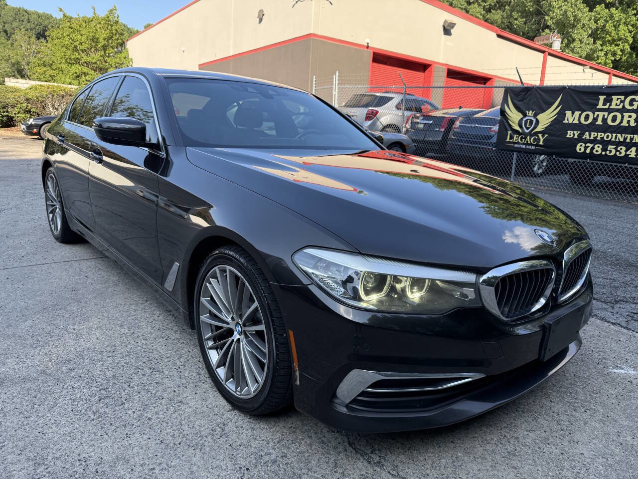 Used 2019 BMW 530i w/ Luxury Package RWD image 3