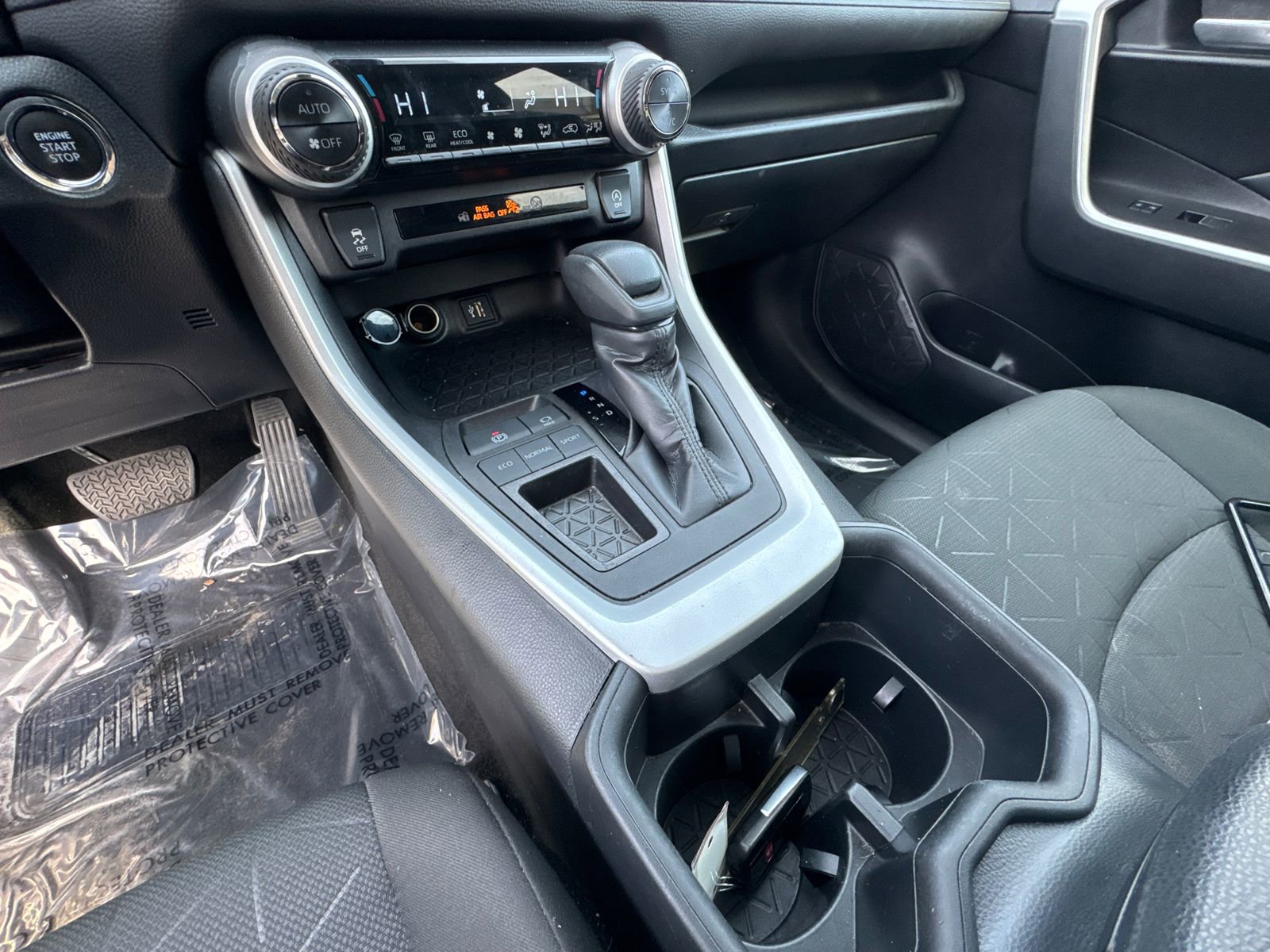 Used 2023 Toyota RAV4 XLE image 30