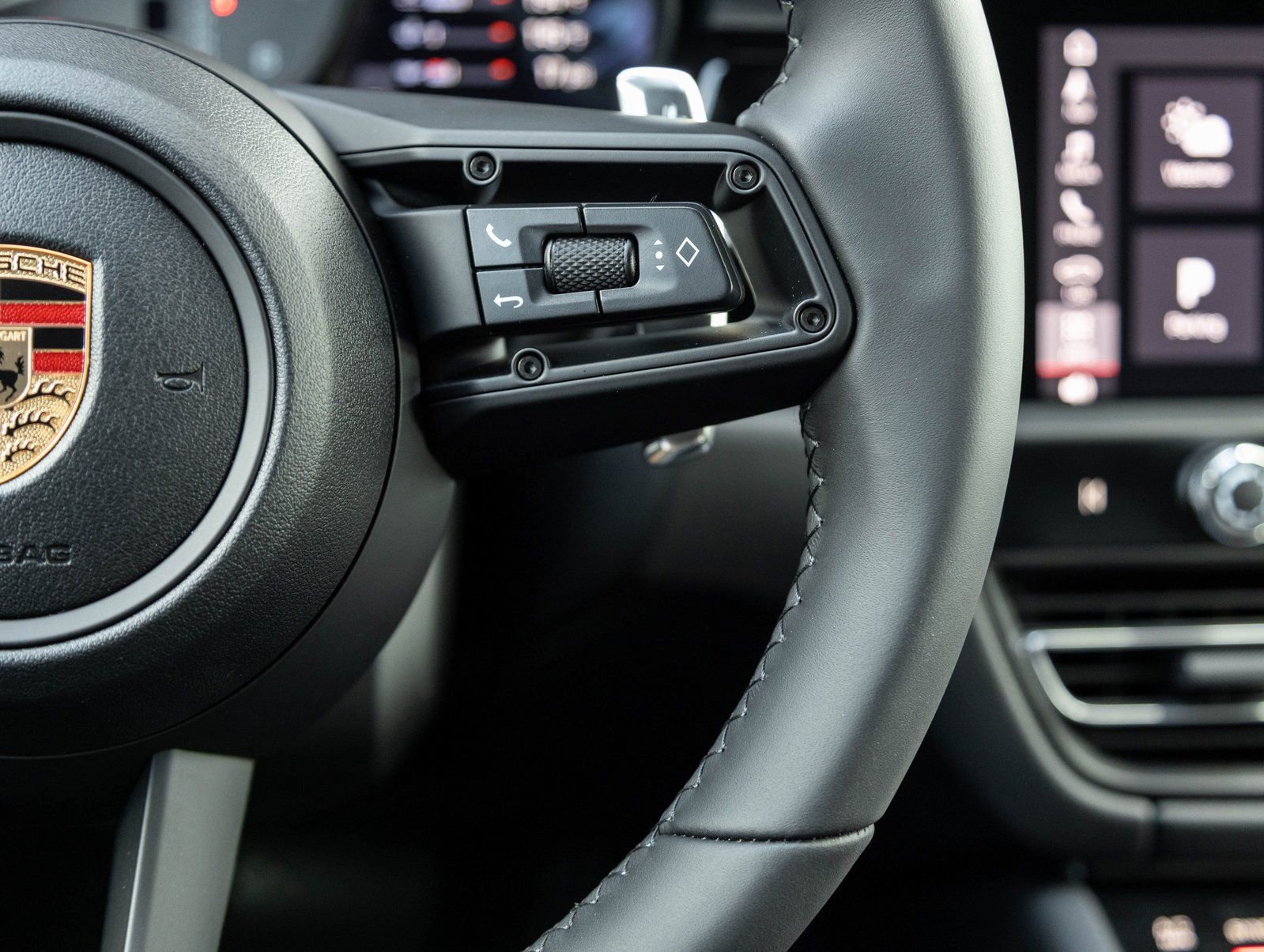 Certified 2025 Porsche Macan S AWD/4WD image 16