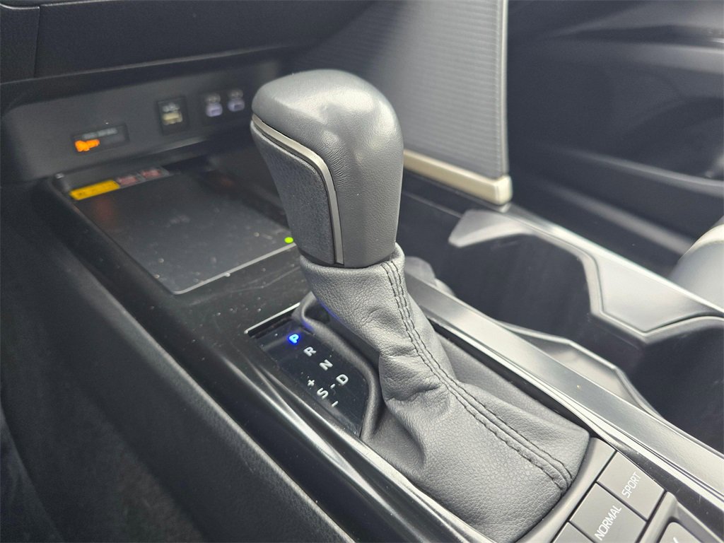Used 2025 Toyota Camry SE image 25