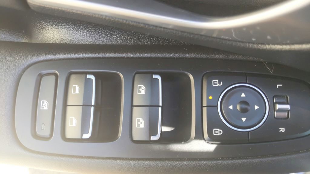 Used 2025 Hyundai Sonata SEL image 16