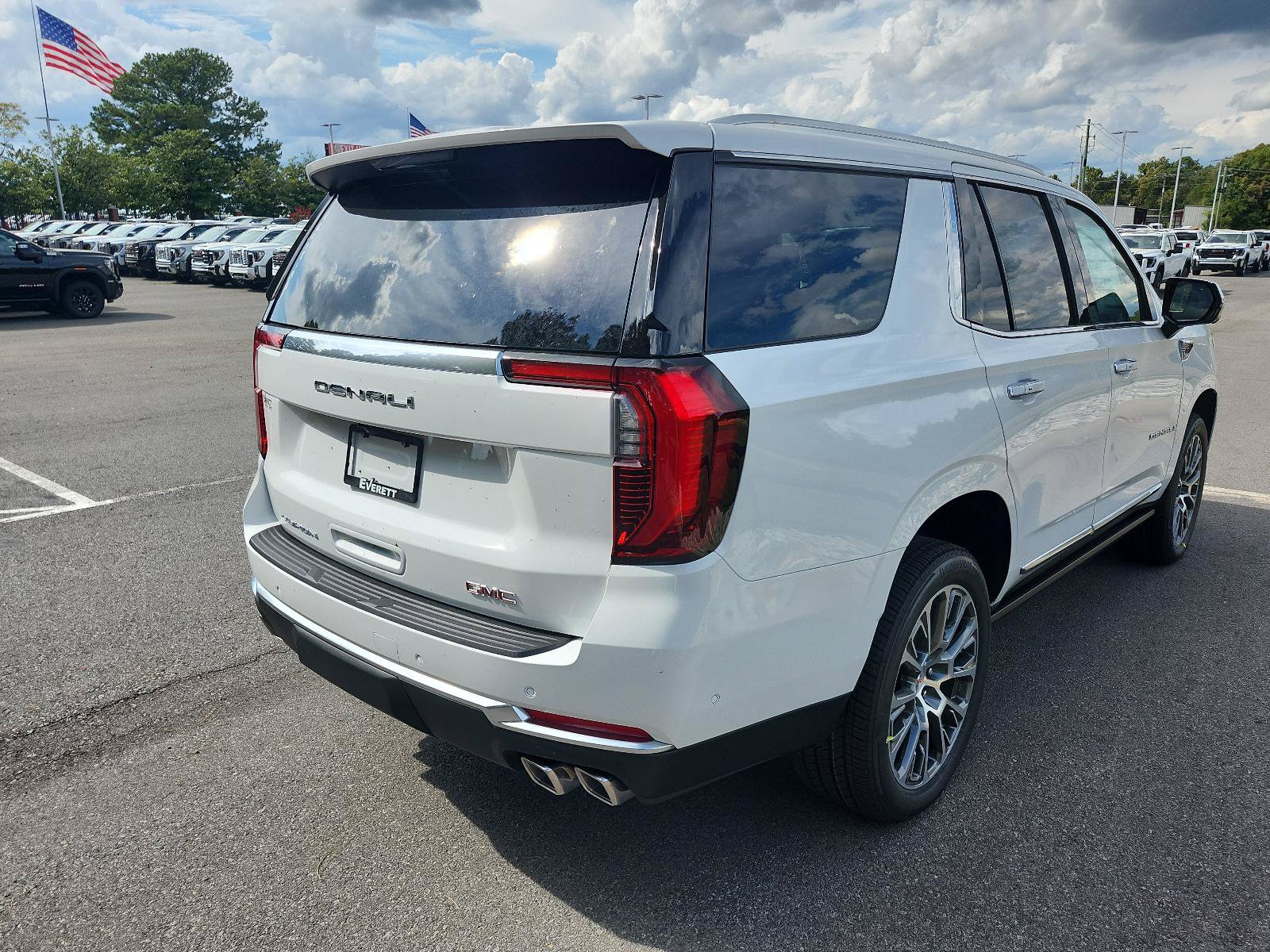 New 2027 GMC Yukon Denali w/ Sun & Power Step Package AWD/4WD image 3