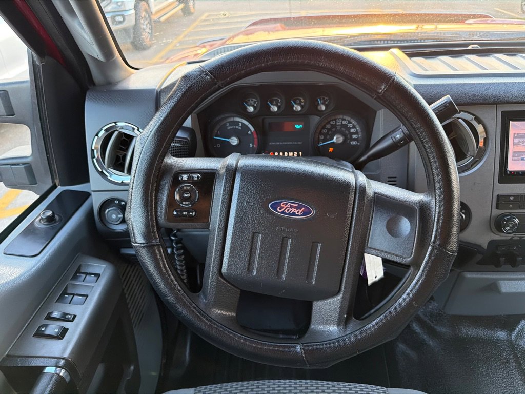 Used 2011 Ford F550 4x4 Crew Cab Super Duty w/ XLT Interior Pkg image 31