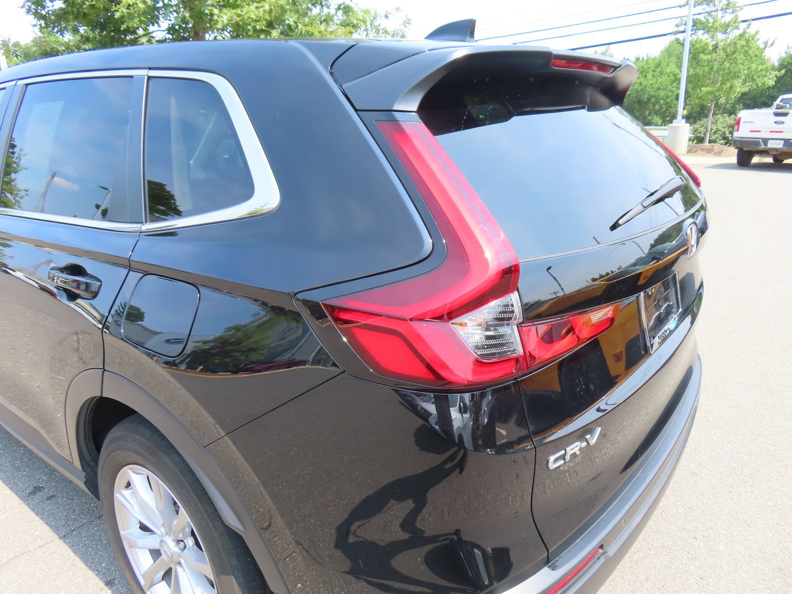 Used 2025 Honda CR-V EX-L image 11