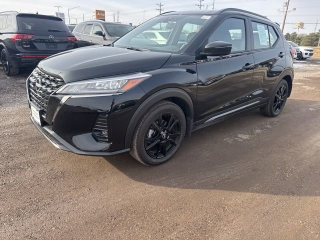 Used 2024 Nissan Kicks SR image 2