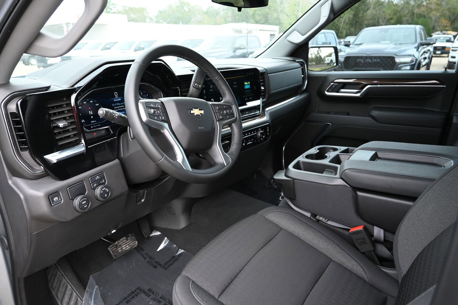 Used 2025 Chevrolet Silverado 1500 LT image 11