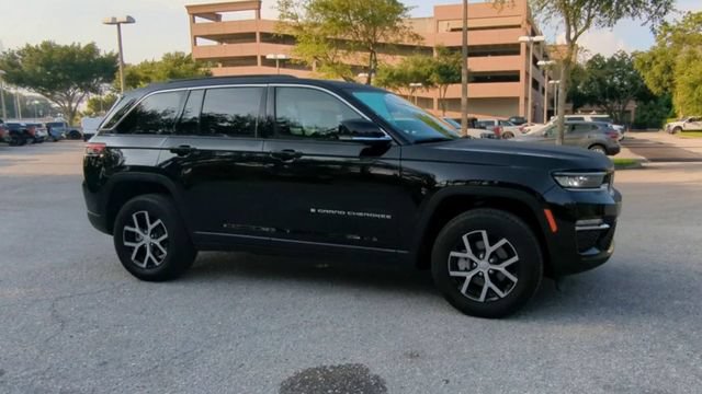 Used 2025 Jeep Grand Cherokee Limited AWD/4WD image 35