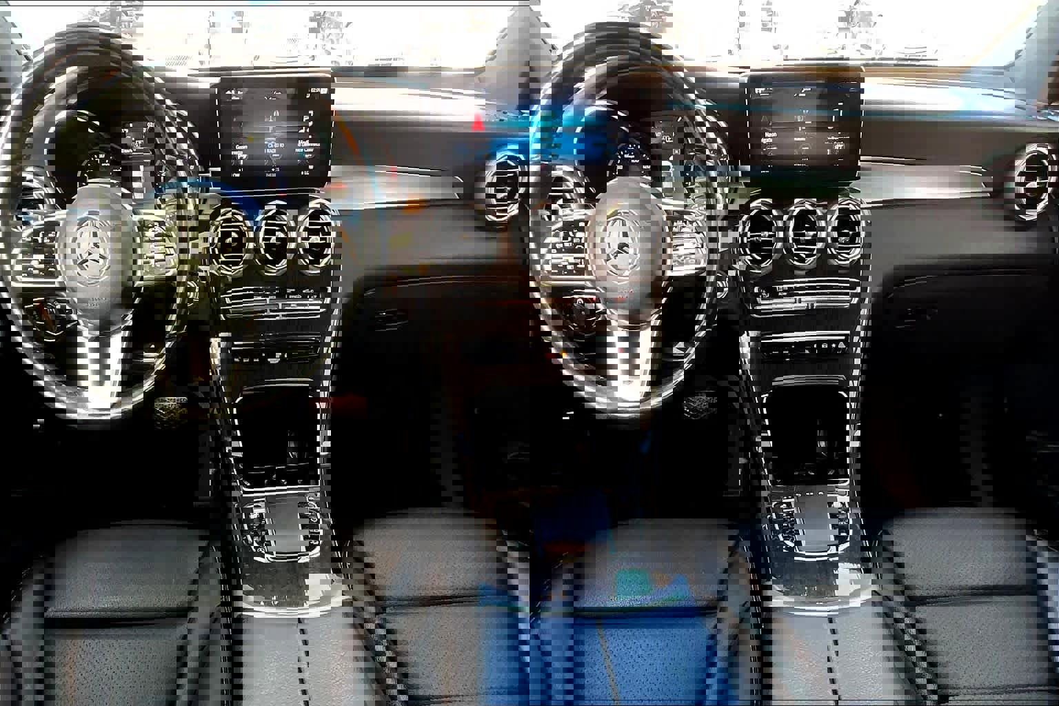 Certified 2022 Mercedes-Benz GLC 300 4MATIC w/ Driver Assistance Package image 13