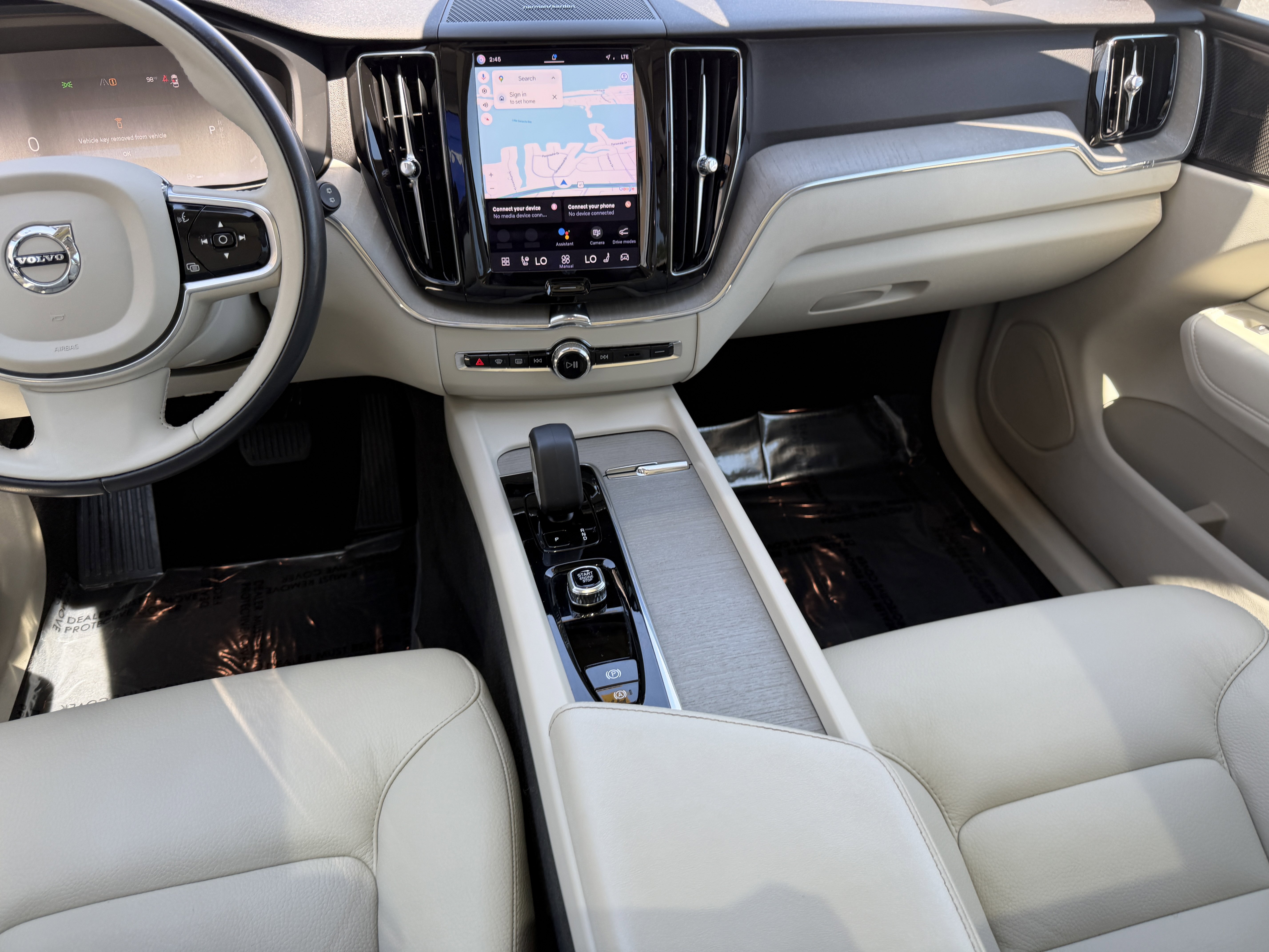 Certified 2023 Volvo XC60 B5 Plus w/ Climate Package FWD image 15