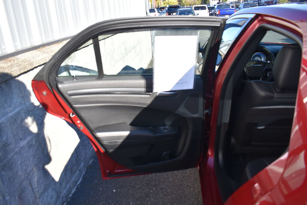 Used 2013 Chrysler 300 S RWD image 19