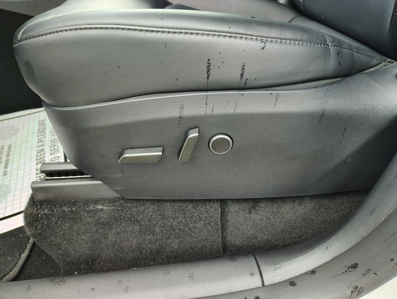 Used 2025 Tesla Model Y Long Range AWD/4WD image 14