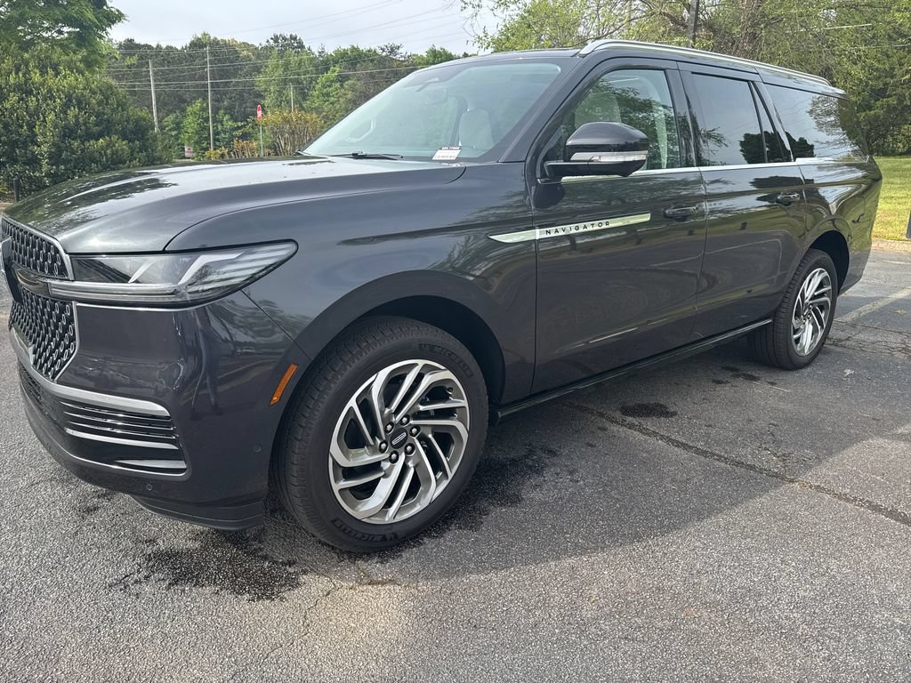 New 2025 Lincoln Navigator L Reserve AWD/4WD image 9