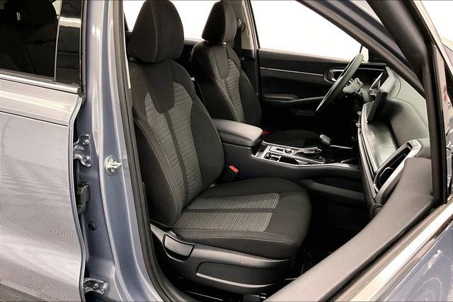 Used 2025 Kia Sorento LX image 8