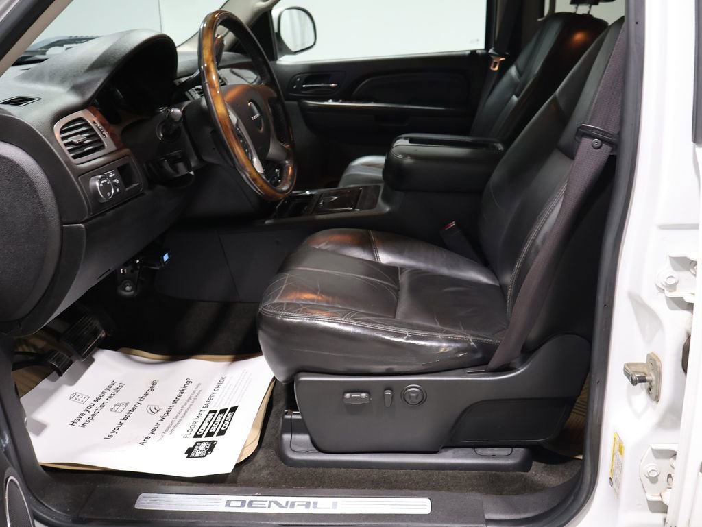 Used 2009 GMC Sierra 1500 Denali image 2