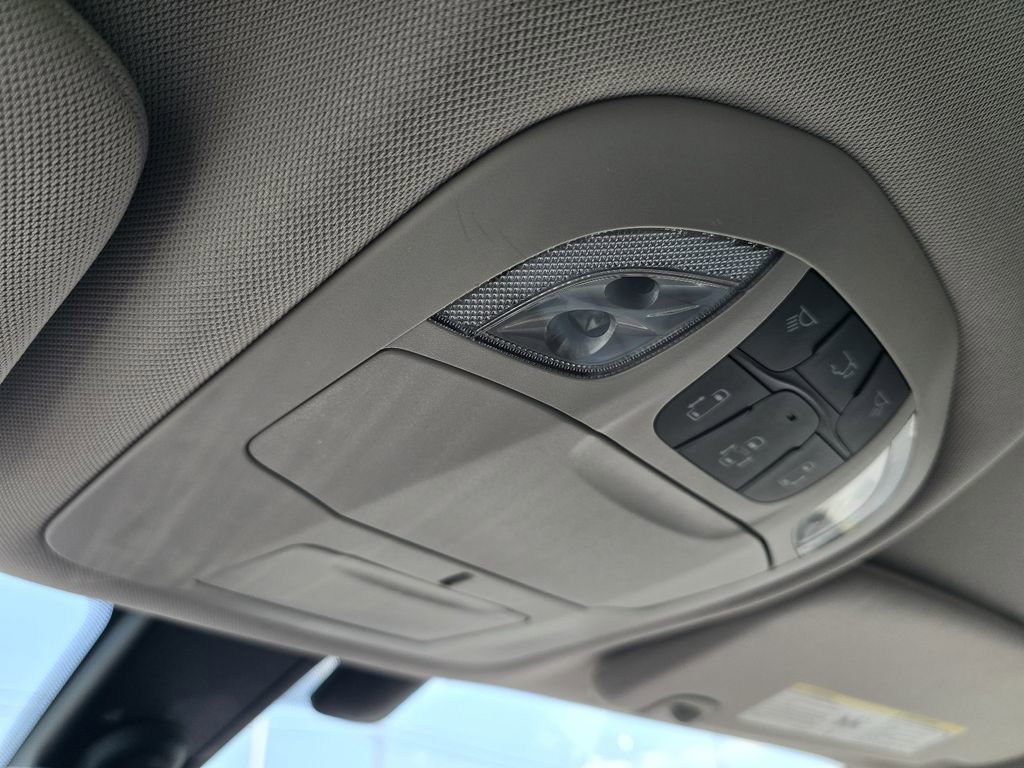 Used 2017 Chrysler Pacifica Touring-L FWD image 25