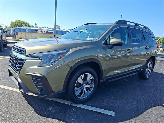 Used 2023 Subaru Ascent Premium w/ Convenience Package image 3