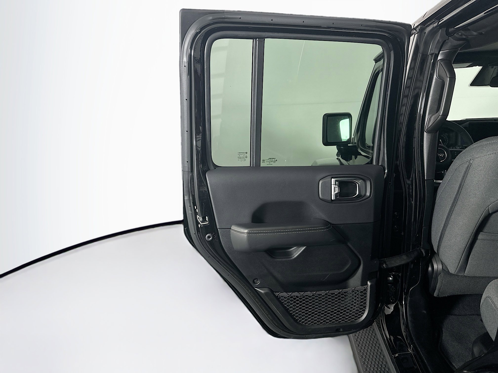 Used 2025 Jeep Wrangler Sahara AWD/4WD image 24