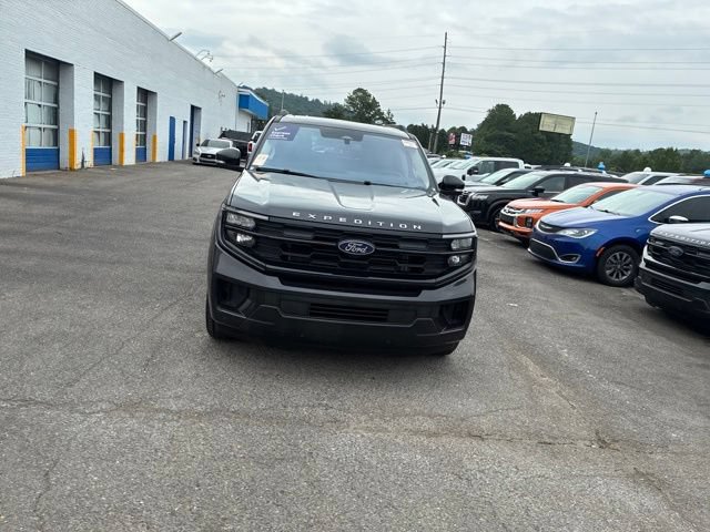 Used 2025 Ford Expedition Active AWD/4WD image 6
