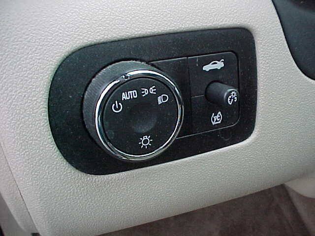 Used 2009 Chevrolet Impala LT w/ Luxury Edition Package FWD image 25