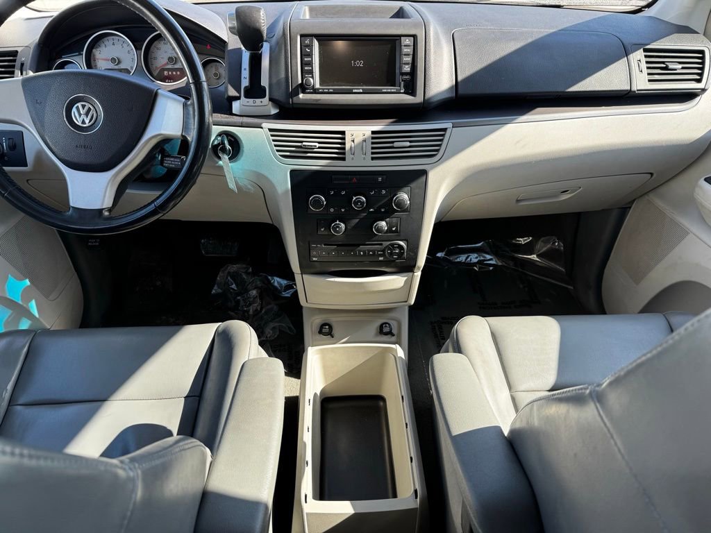 Used 2010 Volkswagen Routan SE image 10