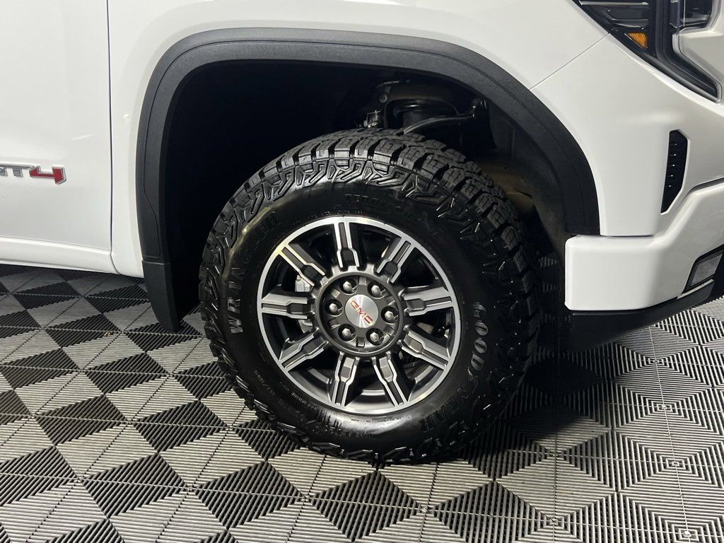 Used 2025 GMC Sierra 1500 AT4 image 12