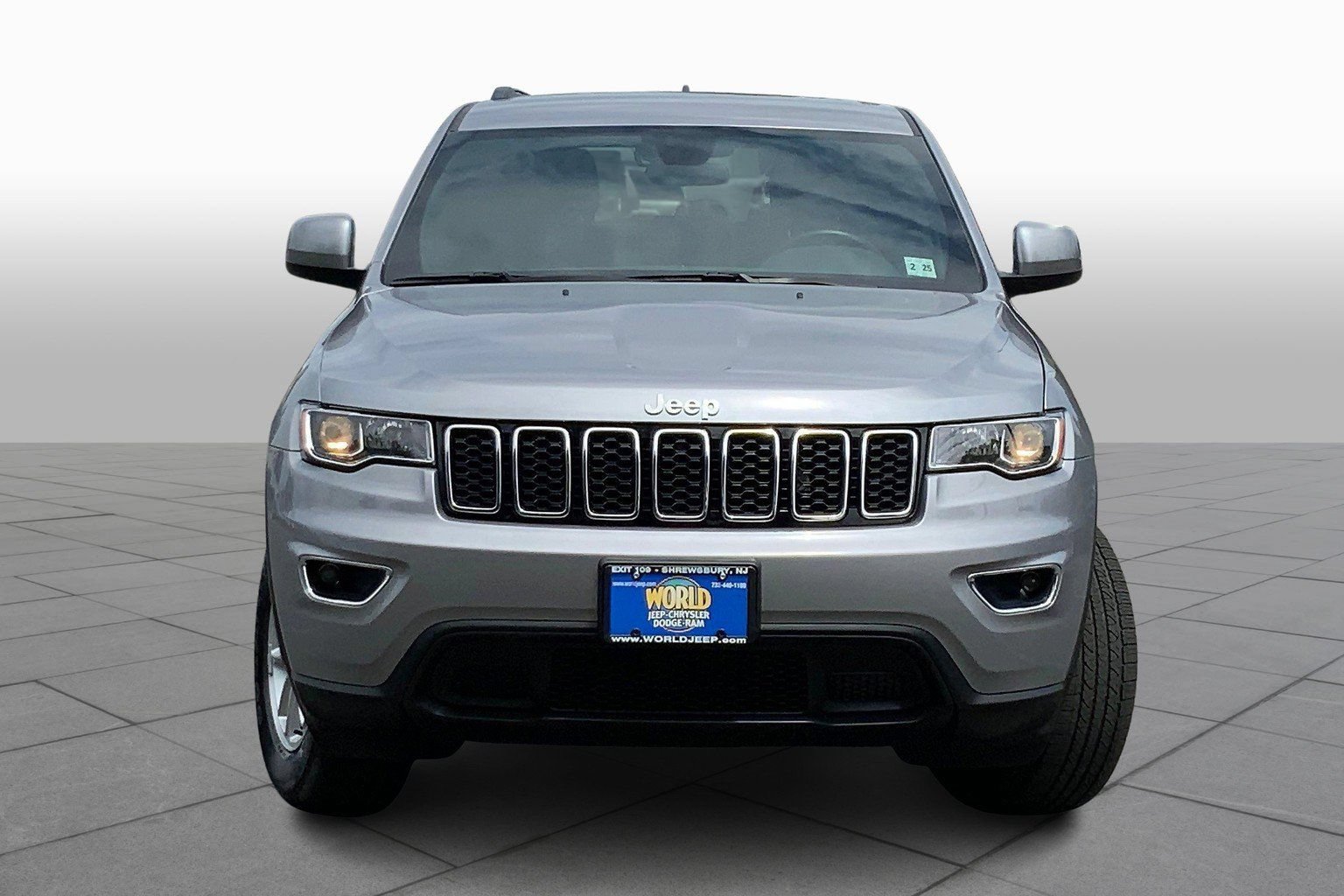 Used 2020 Jeep Grand Cherokee Laredo AWD/4WD image 3